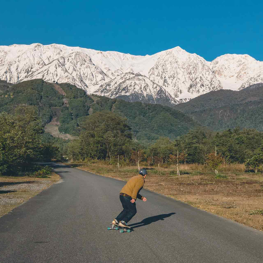 ソロキャンプ×サーフスケート