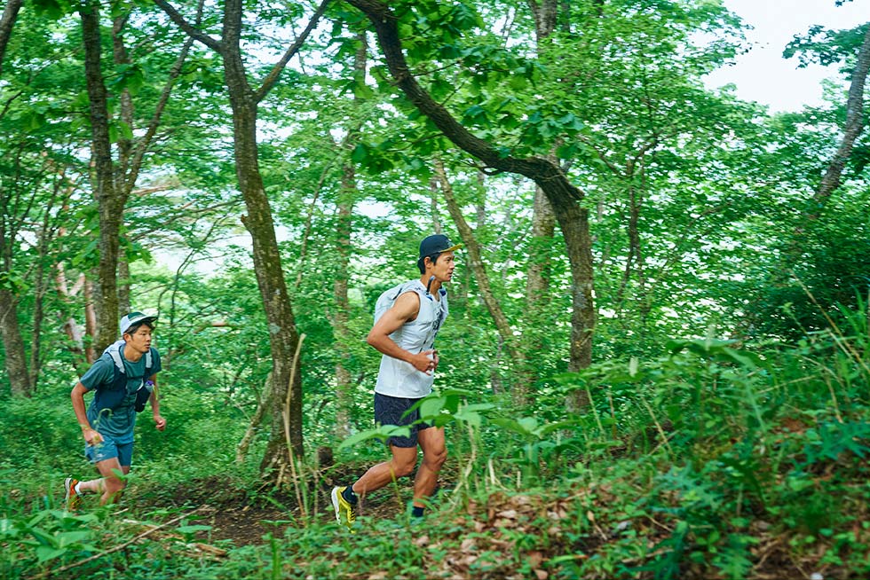 山の中を颯爽と駆け抜ける