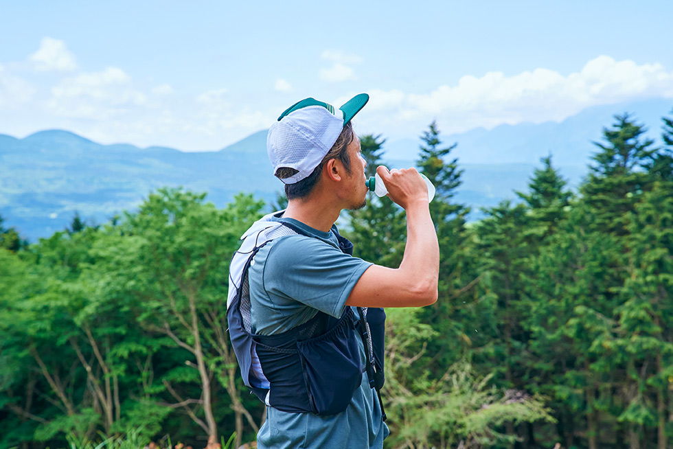 休憩中に水分と栄養を補給