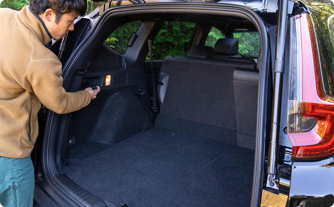 シートアレンジ後の荷室の寸法は縦が約156cm、斜めが約185cm