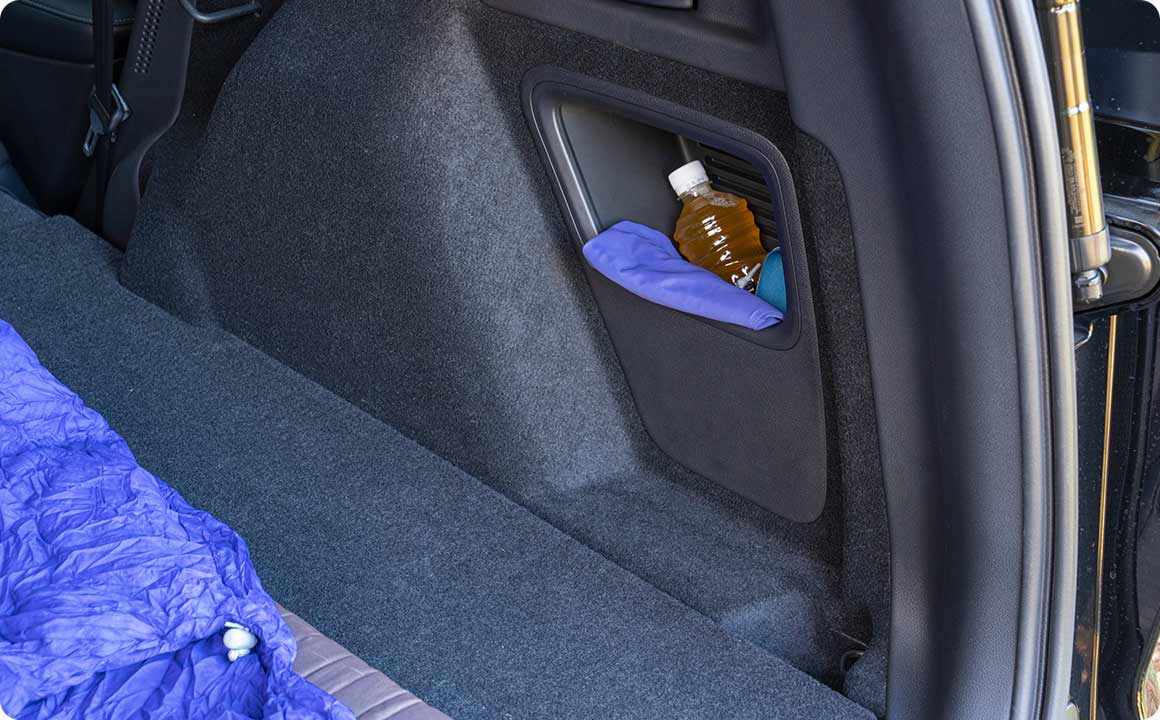 荷室後方の収納ポケット＆トノカバーを活用しよう！