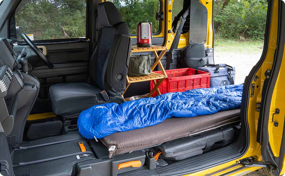 運転席側の後方もフラットなため、車内空間を有効に活用できる！