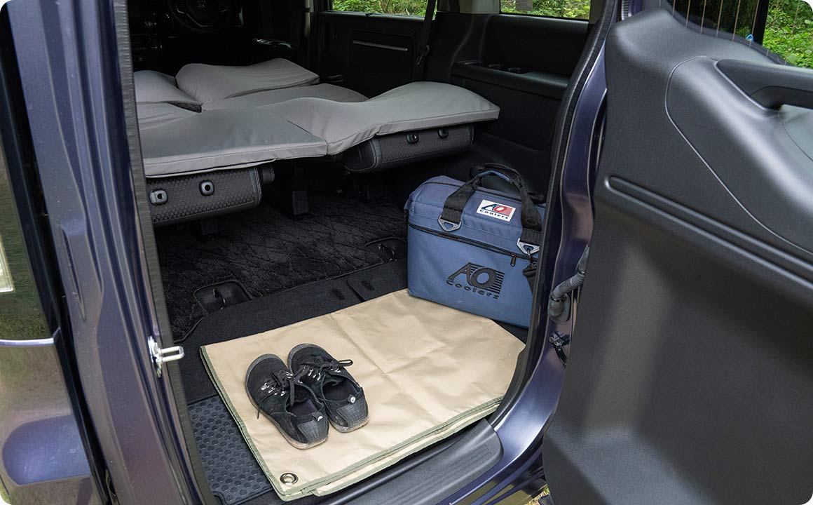 ベッド+収納スペースで快適な車中泊空間を作れる！
