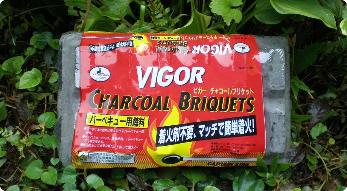 チャコールブリック（チャコールブリケット）は、コンパクトで扱いやすいのでBBQの初心者にもおすすめ！