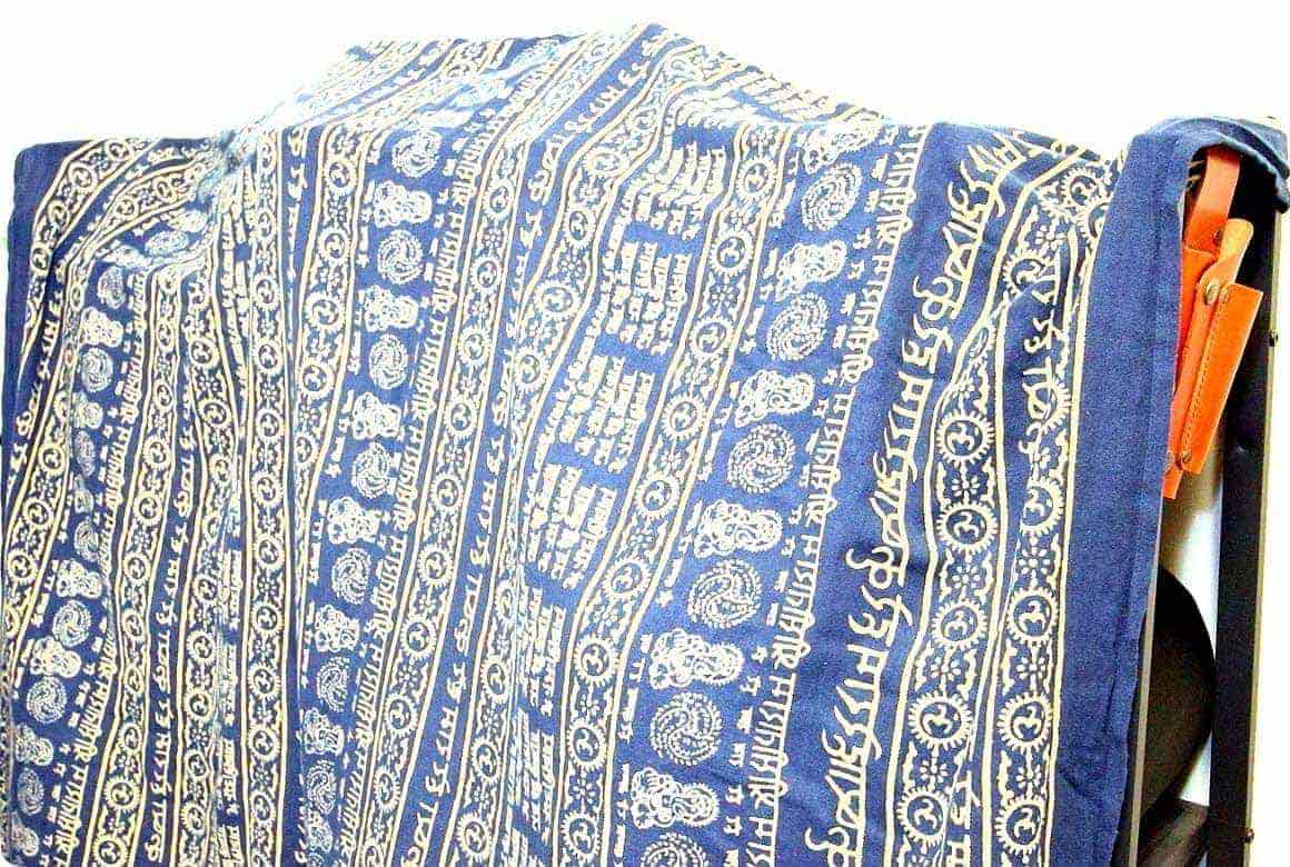 棚に大きめの布を被せて紫外線対策