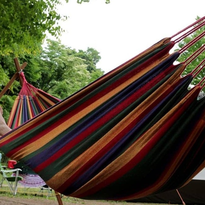 ハンモックの木への吊るし方、乗り方、快適に眠る方法