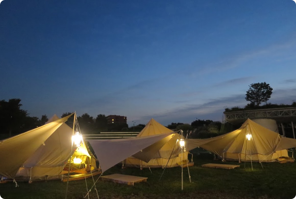 全体を照らす大光量ランタンと 手元を照らすライトを使い分けよう