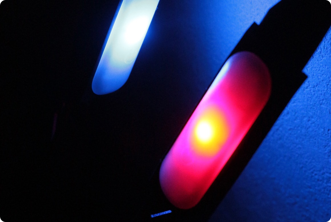 足元には張り綱を照らす明かりがあると安心！