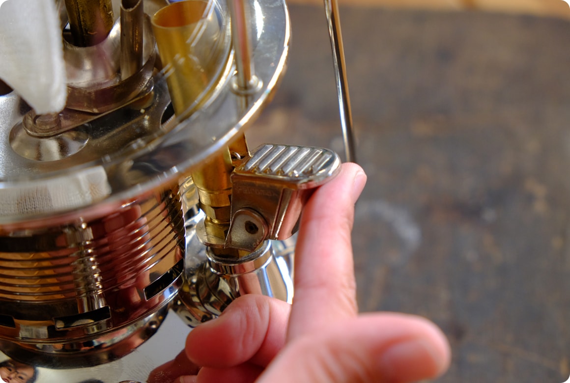 予熱バーナーのレバーがしっかり閉まっている（上がっている）ことも確認