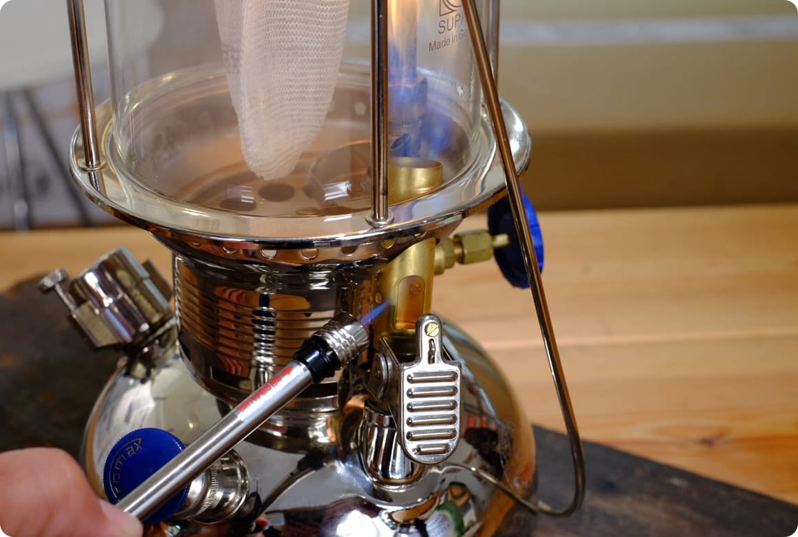 1.予熱バーナーのレバーを下げる