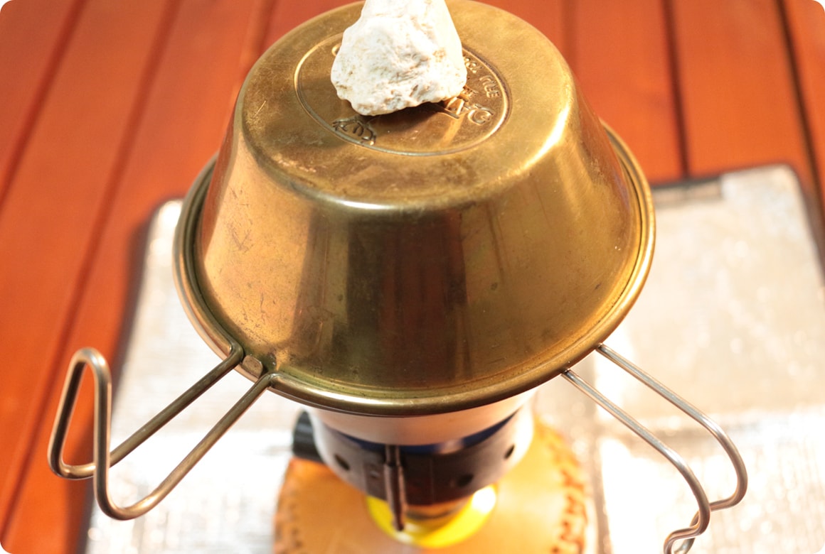 シェラカップに蓋をします