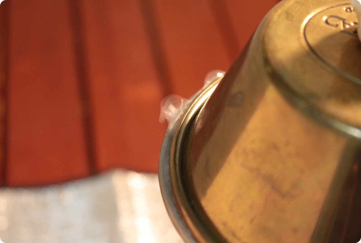 火加減は、シェラカップの底に炎があたるくらいの中火で沸騰させます