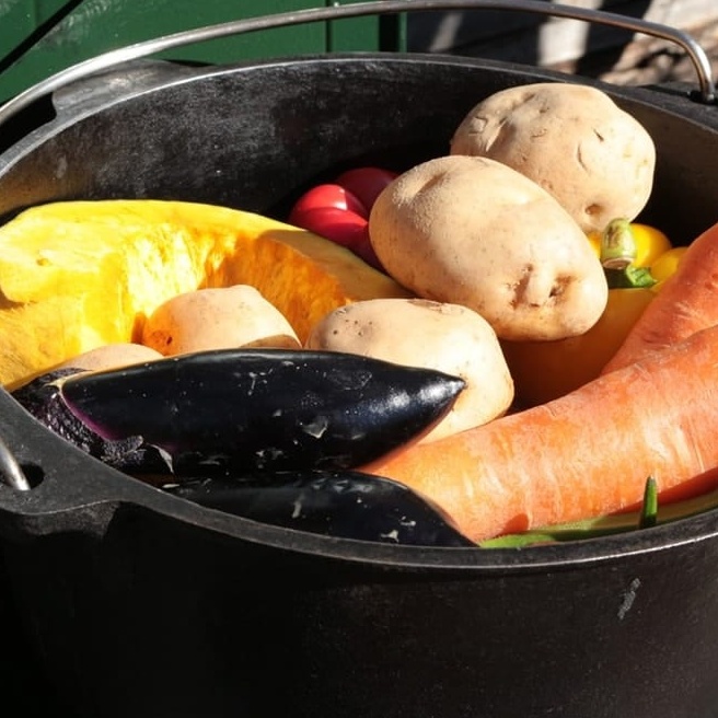 ダッチオーブンを使いこなす！<br>便利アイテム＆基本のお手入れ