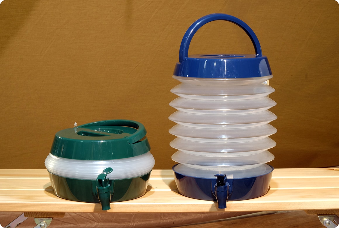 伸縮式はぺたんこに収納ができることが何よりもメリットです