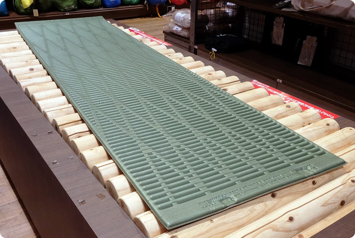 細かな気泡をもつ素材でできたマット