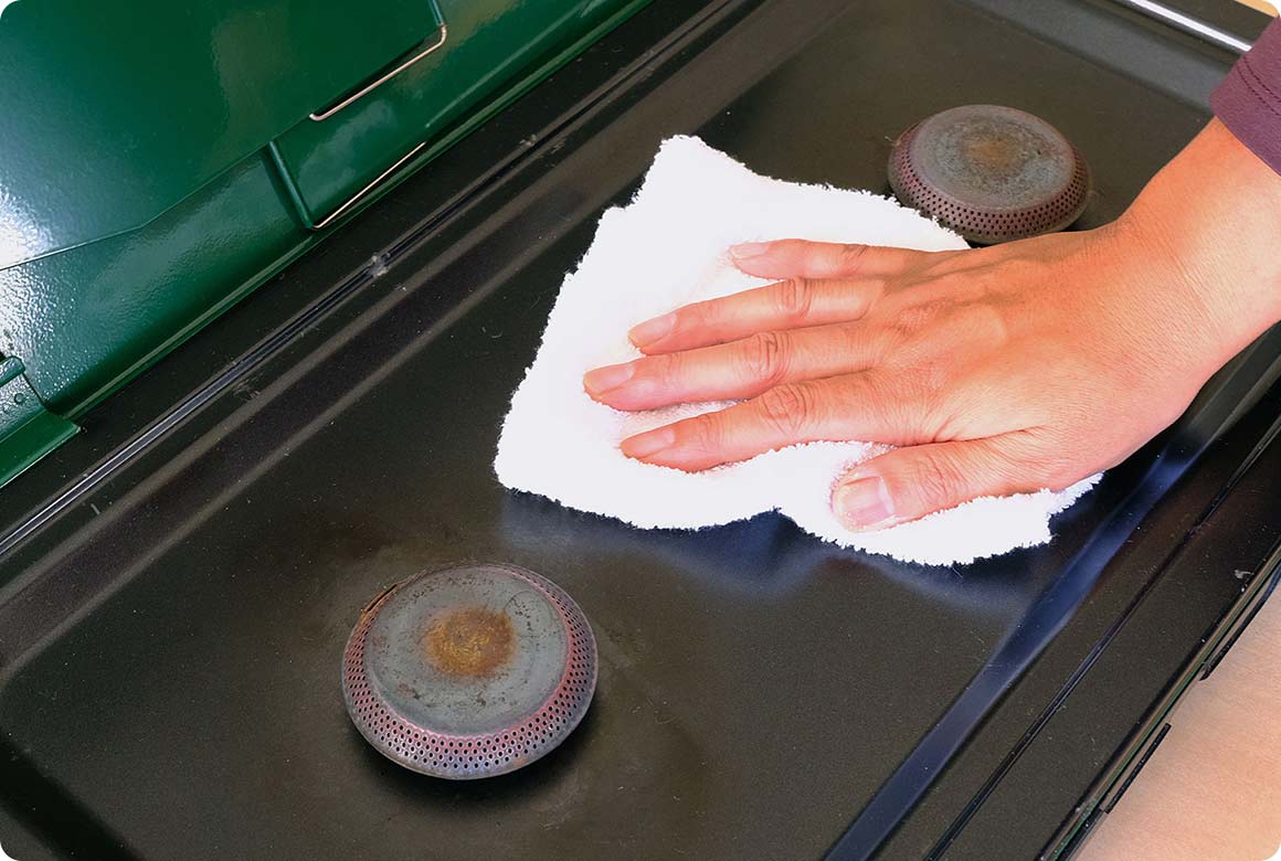 汁受けは柔らかな布で水拭き