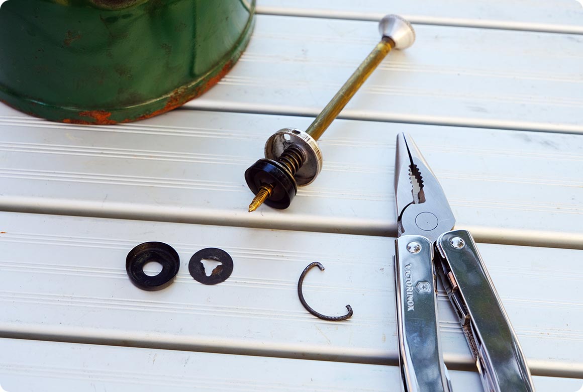 ポンプカップとプッシュオンナット