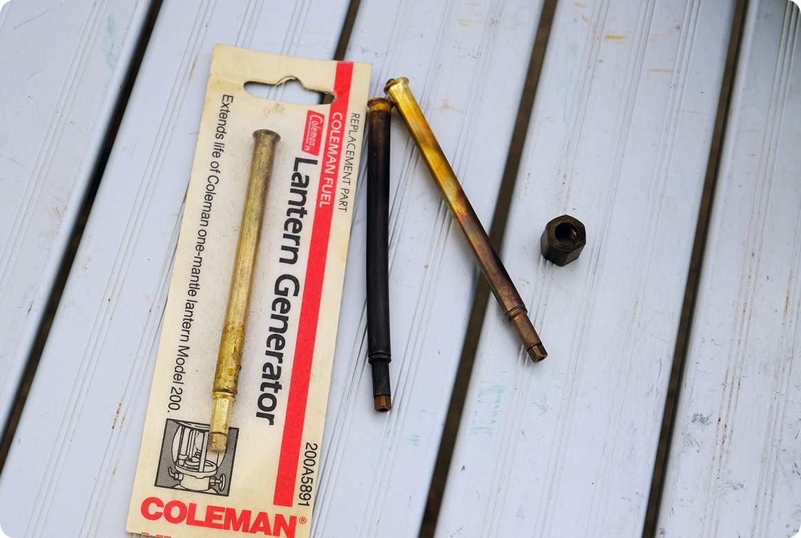 写真中央はジェネレーター全体がゆがんでいますし、右側はススで詰まっています