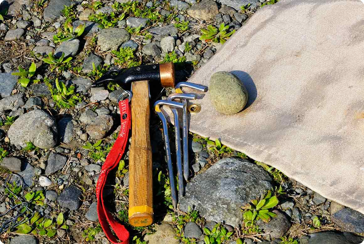 四隅を固定する