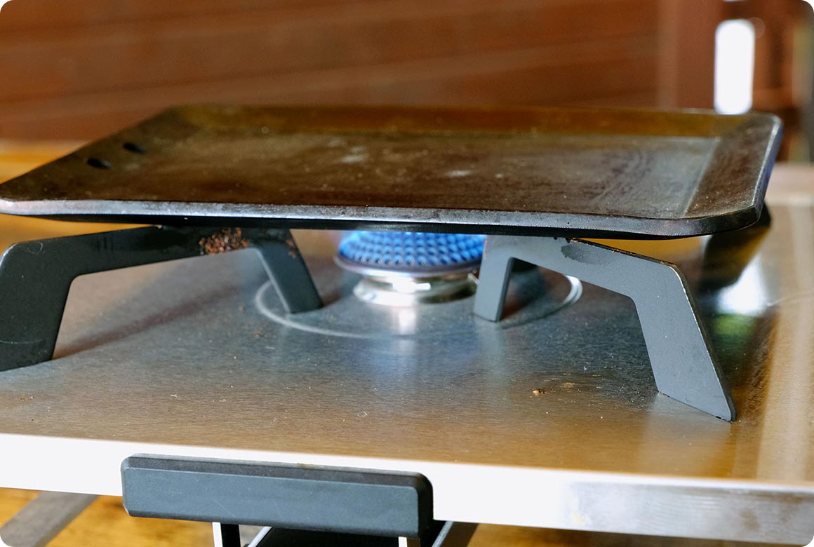 ミニ鉄板でおいしく食材を焼くための秘訣は、しっかり熱を蓄えること