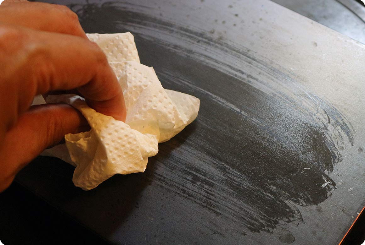 3. 水気を切って油を塗る