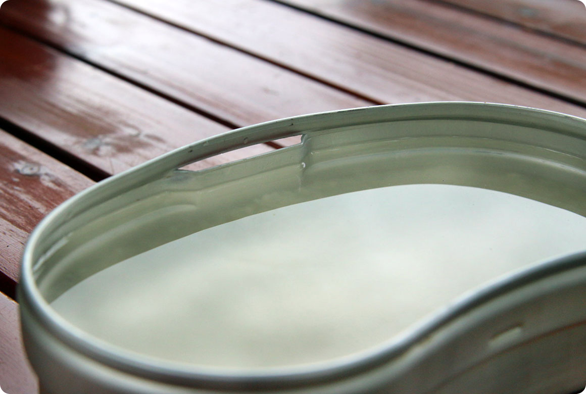 2.米を水に約30分浸す