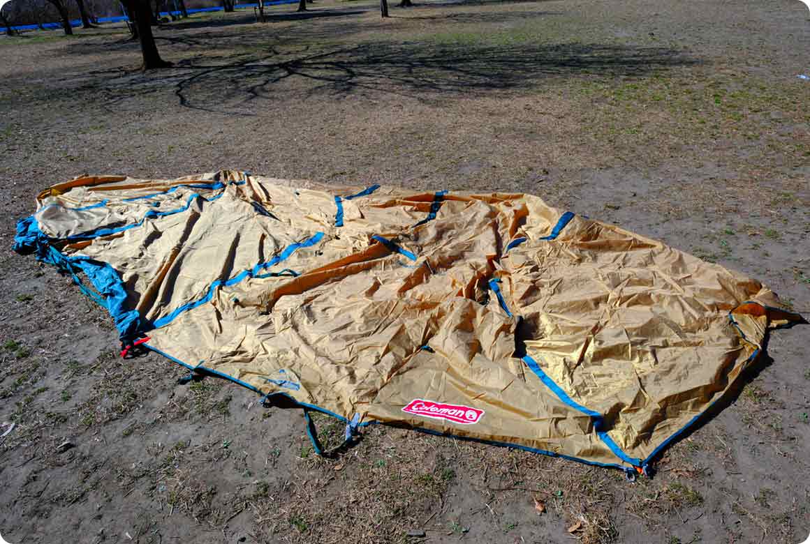 3.フライシートを広げて前後をチェック