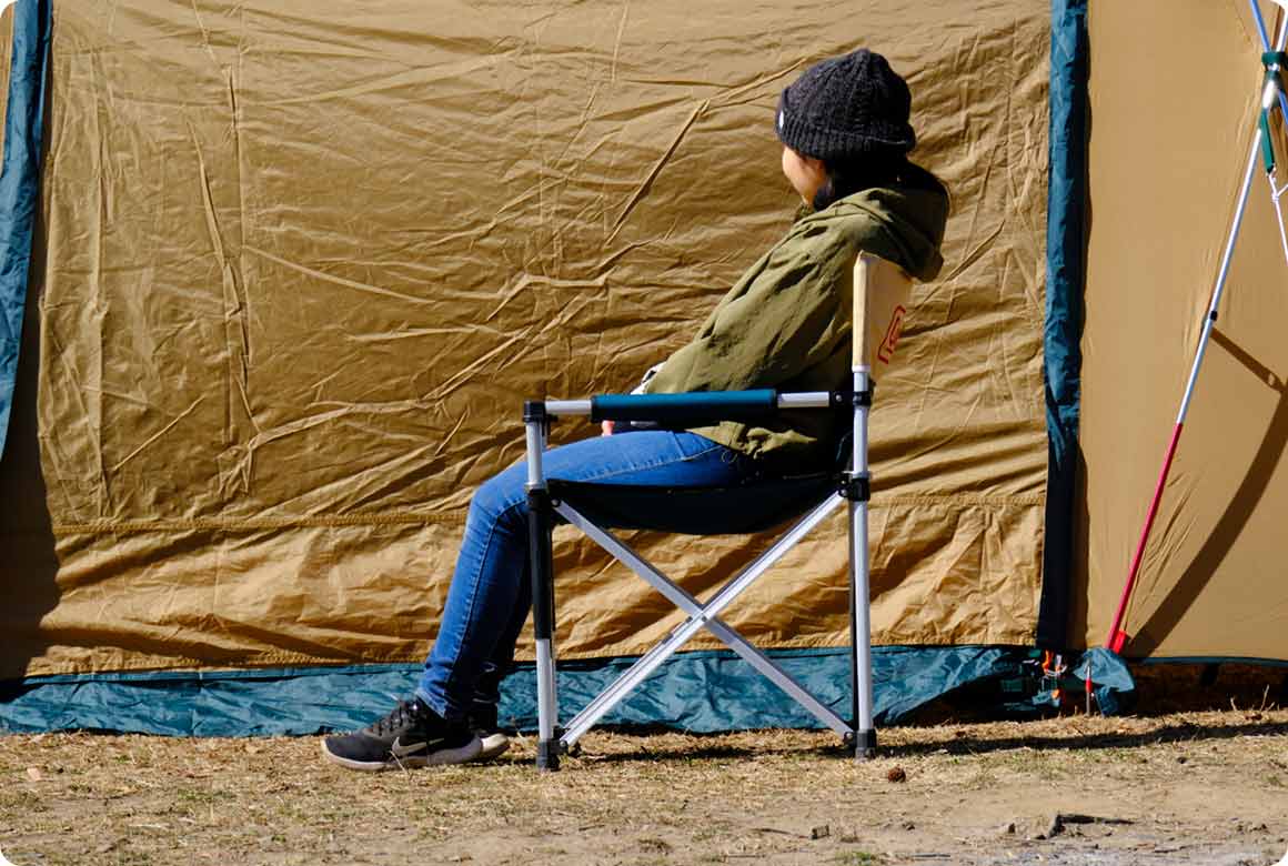 背もたれの角度と高さをチェック