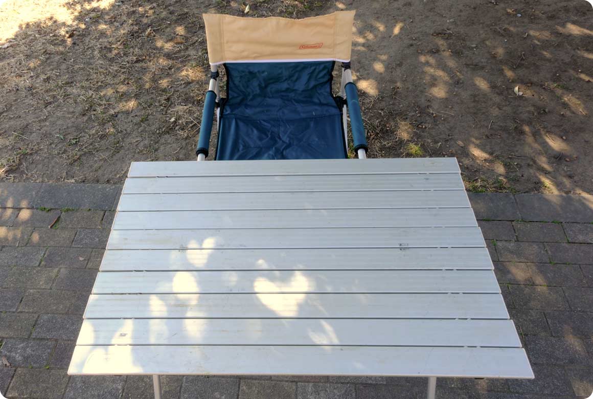 写真は59×90cmの天板