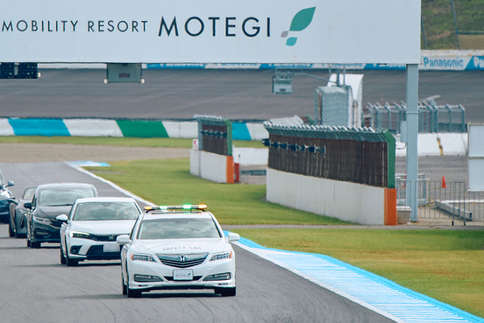 いよいよサーキットへ