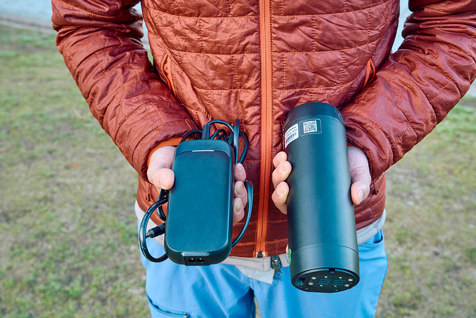 バッテリーと充電器が小さい