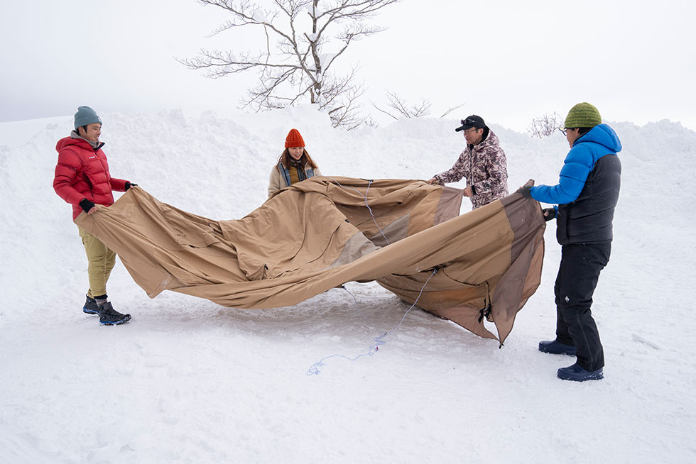 テント設営の様子