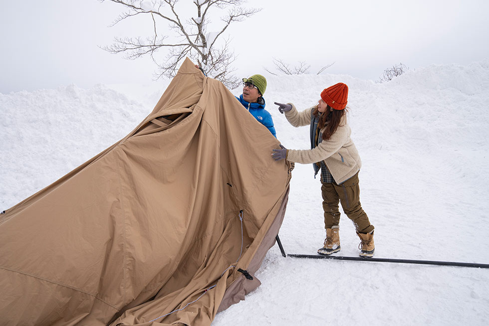 テント設営の様子