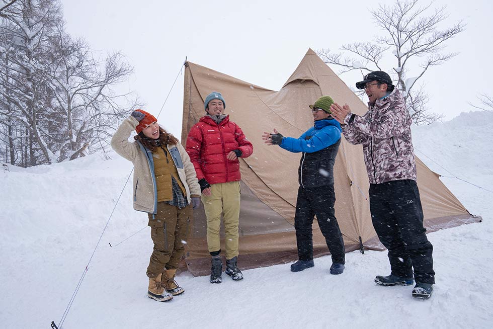 テント設営の様子