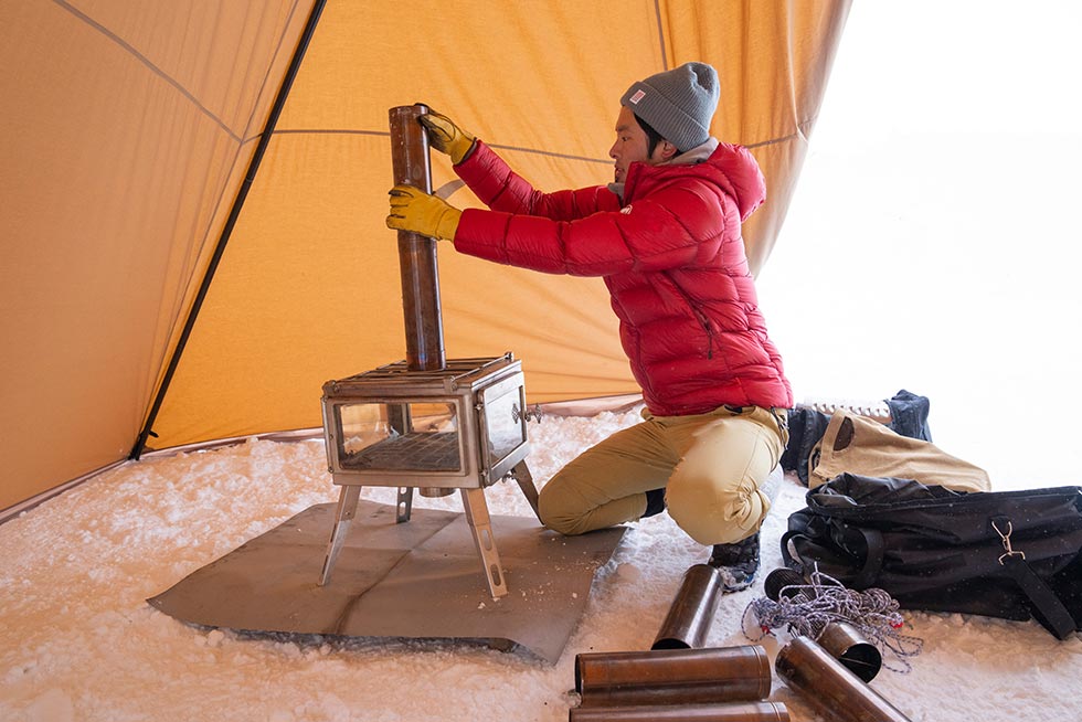 薪ストーブ設営の様子