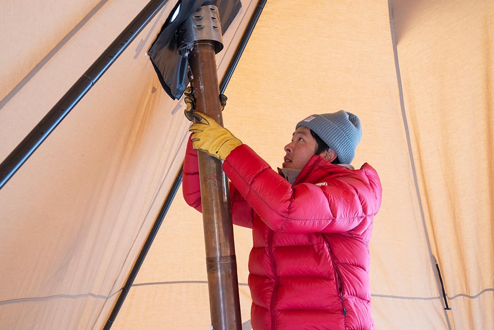 薪ストーブ設営の様子