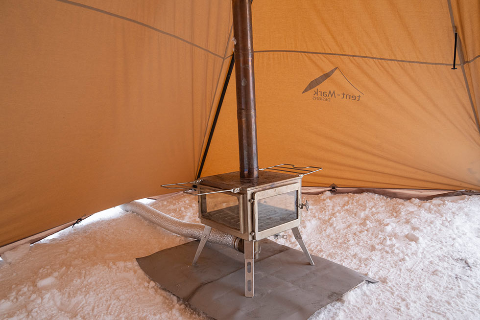 薪ストーブ設営の様子