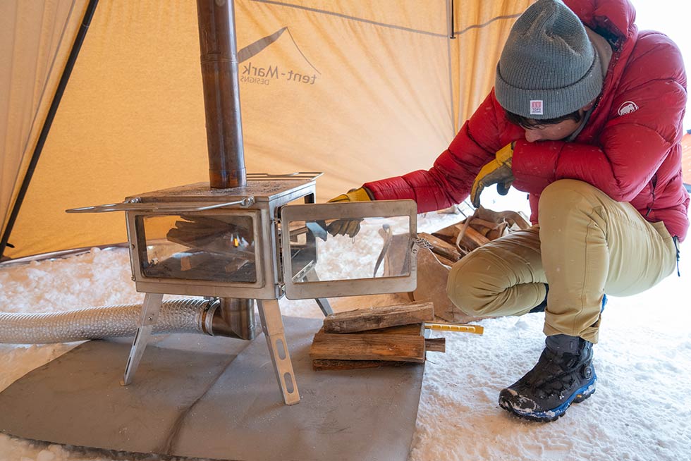 薪ストーブ設営の様子
