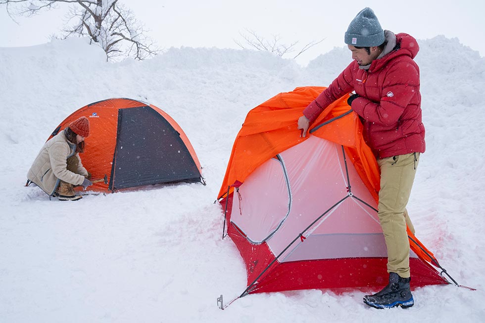 テント設営の様子