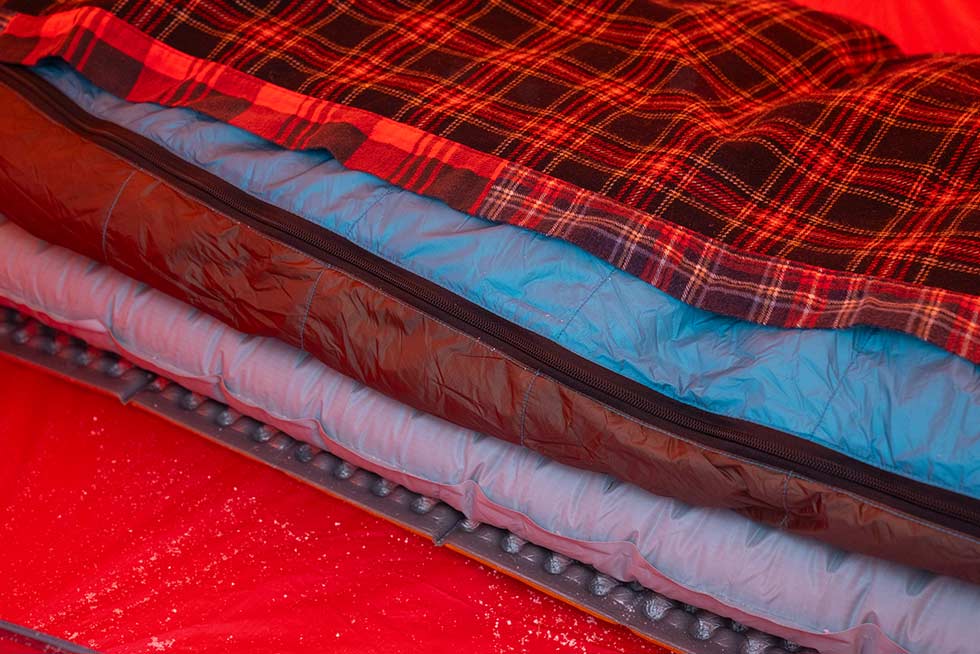 テント設営の様子