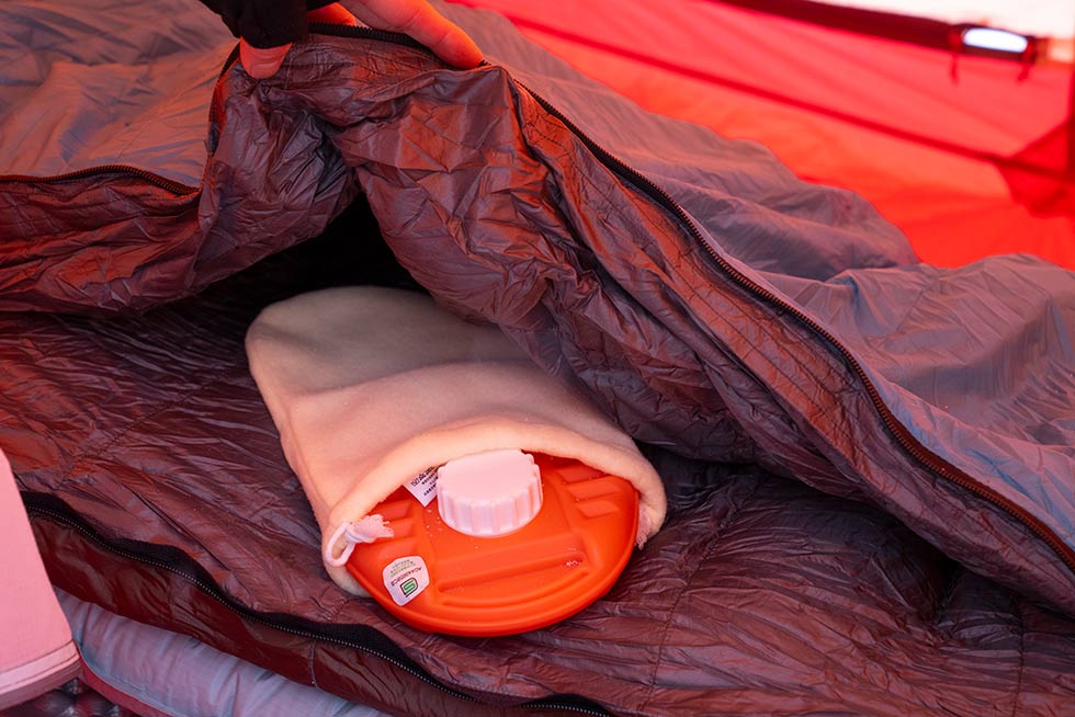 テント設営の様子