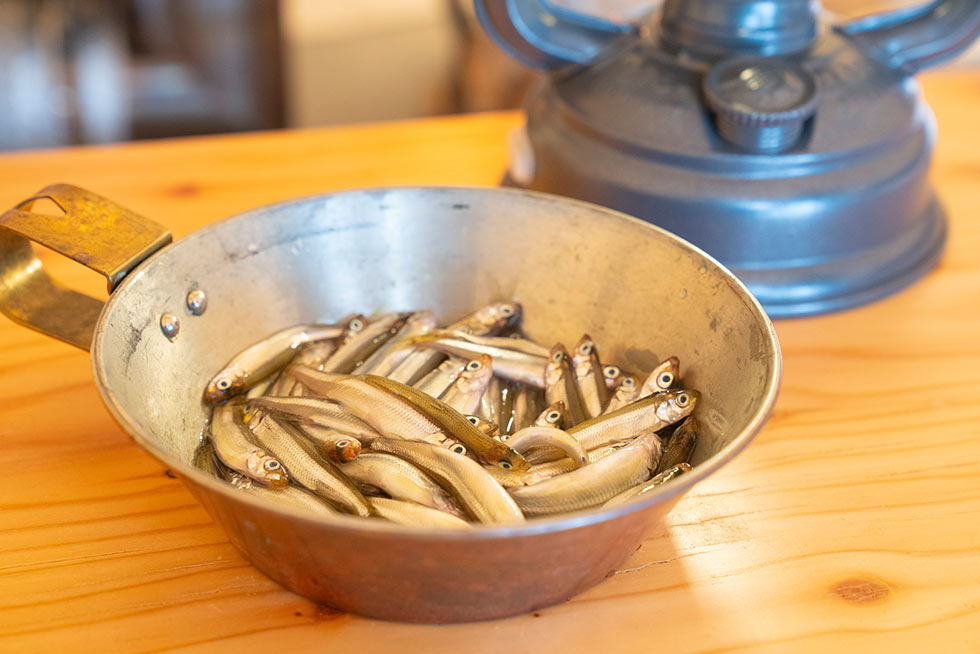 本日の戦利品のワカサギを調理＆実食！