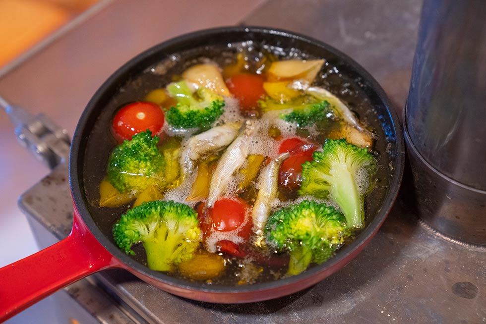 ワカサギのアヒージョ