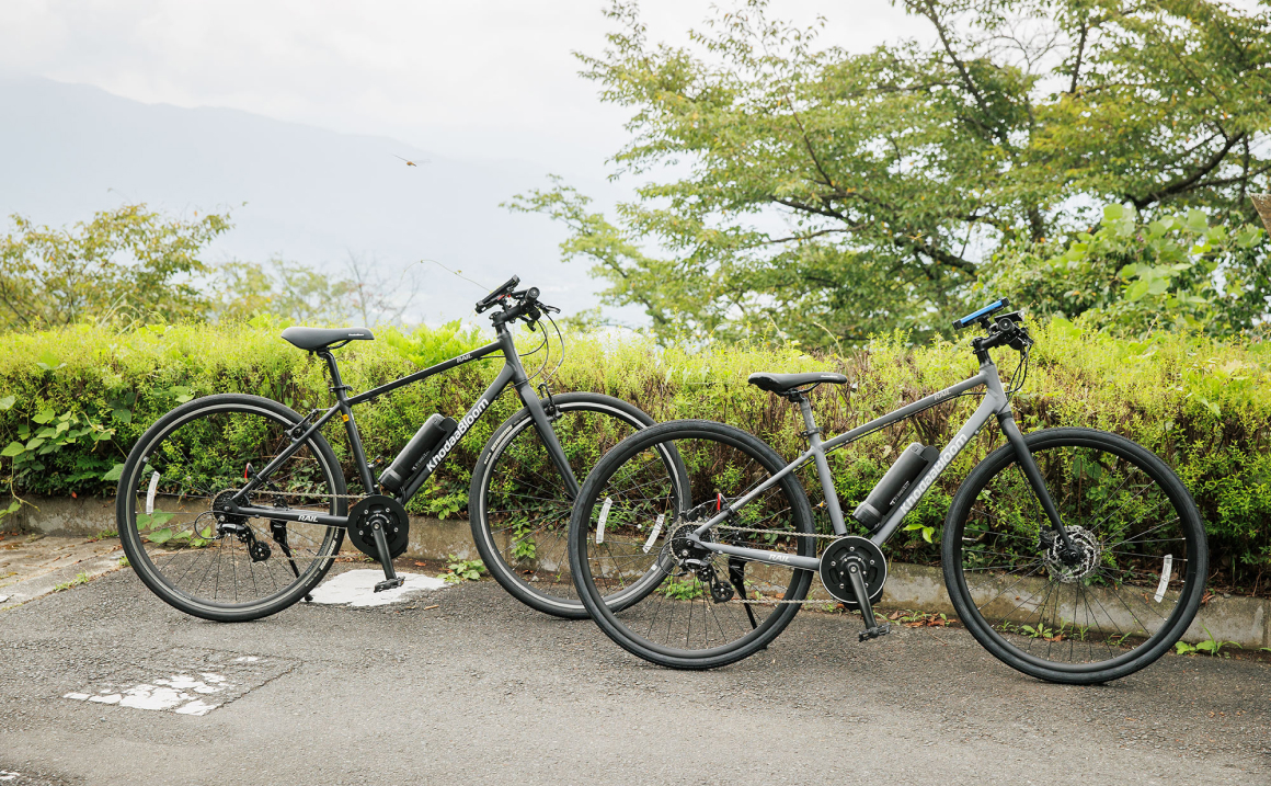 左：SmaChari搭載車両 RAIL ACTIVE -e *（生産終了モデル）、右：SmaChari搭載車両 RAIL DISC -e