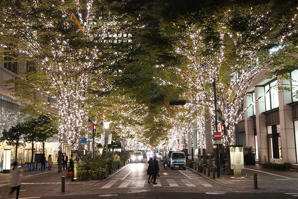 オフィス街が華麗に照らされ、昼間とは表情が一変します オフィス街が華麗に照らされ、昼間とは表情が一変します