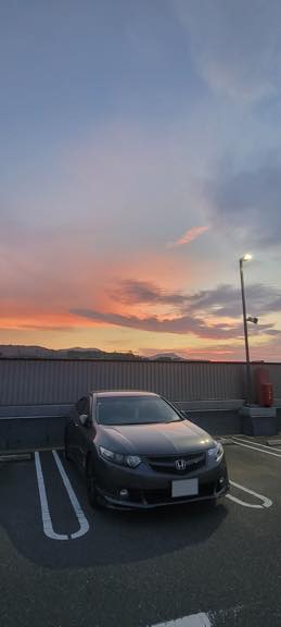 夕日を背に