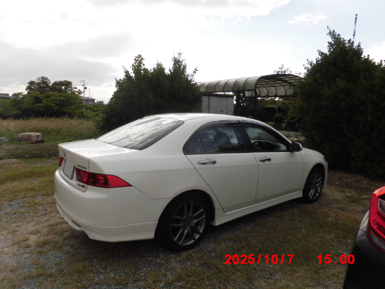 不安定な天候のために洗車をあきらめたのだ