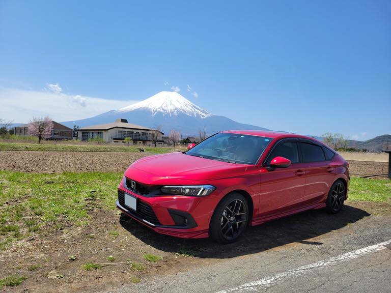 青空と富士山とマイカー