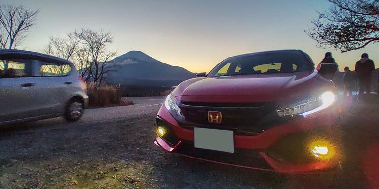 夕暮れの富士山と…。