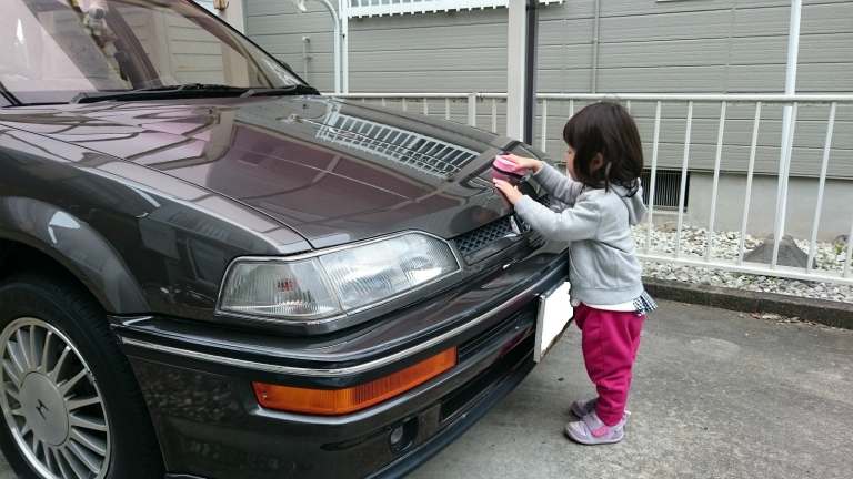 娘の洗車ごっこ